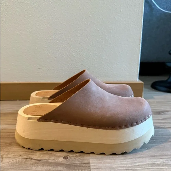 BRYR Chonk Clog in Adobe Nubuck - Picture 4 of 7